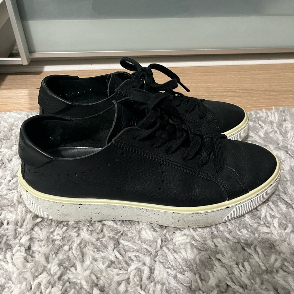 ecco Leather Sneaker